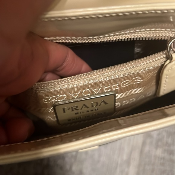 White Prada shoulder bag with authenticity card - Picture 14 of 16